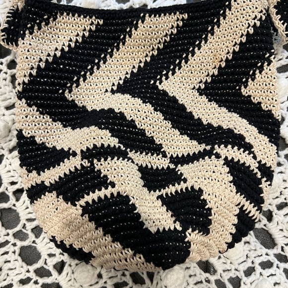 Wild Fable Black and Cream Crochet Shoulder Bag - Picture 3 of 9